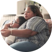 Stariji muškarac koji oseća hronični umor